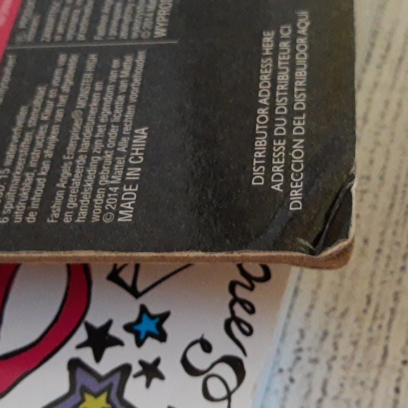 Monster High Activity Book Bundle: Sprayffiti Art and Doodle Book - Picture 6 of 16